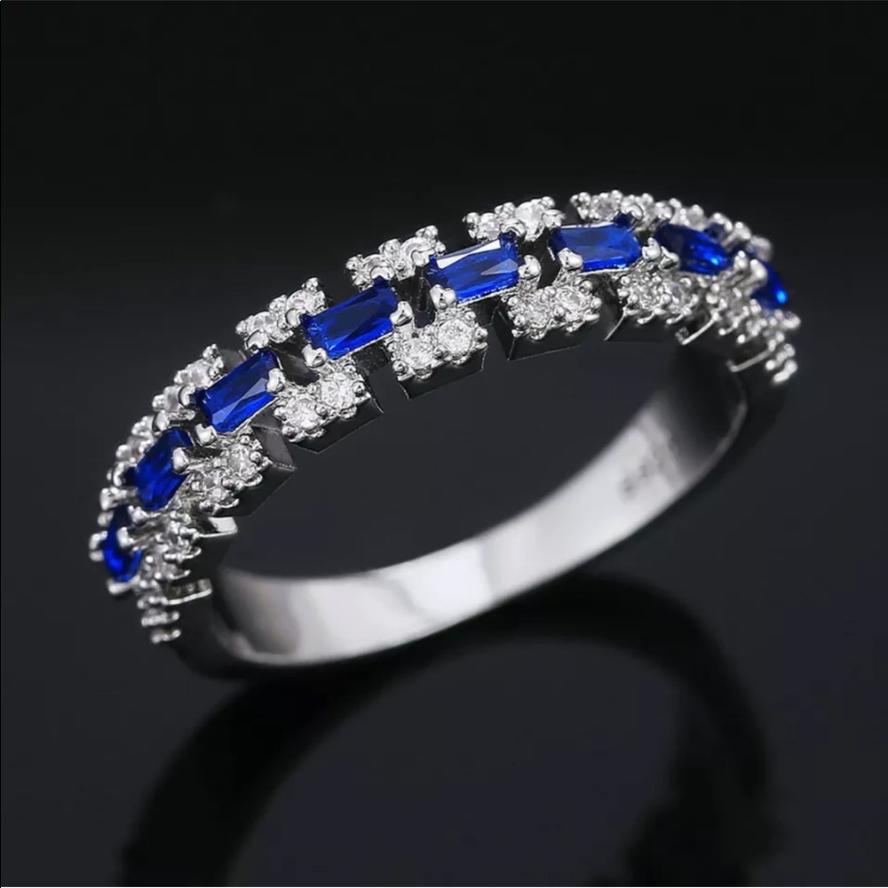 New Elegant 925 Silver  Blue Sapphire Lovely Ring